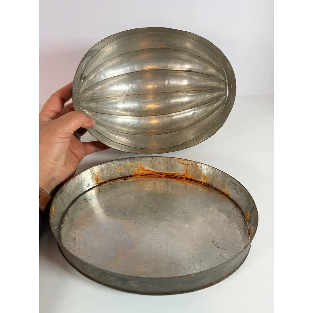 Vintage‎ Pudding tin mold melon shaped, rusty crusty country core decor